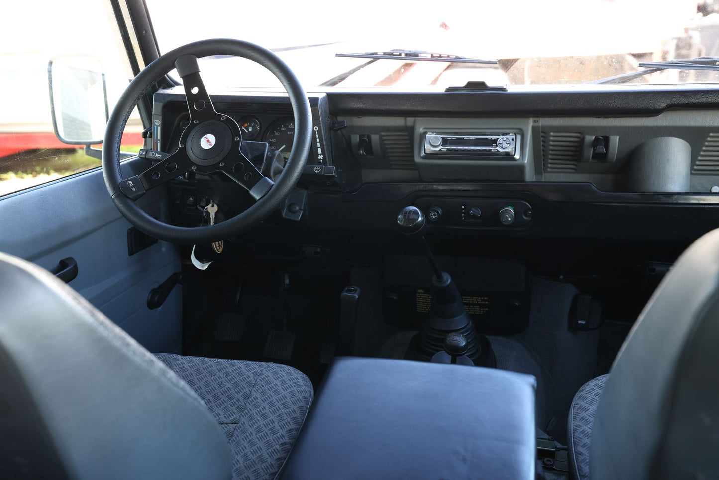 SOLD - LAND ROVER DEFENDER 110 1999 TD5